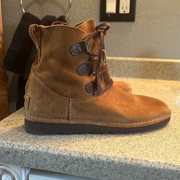 UGG booties, tan , sz 9 - Picture 4 of 8